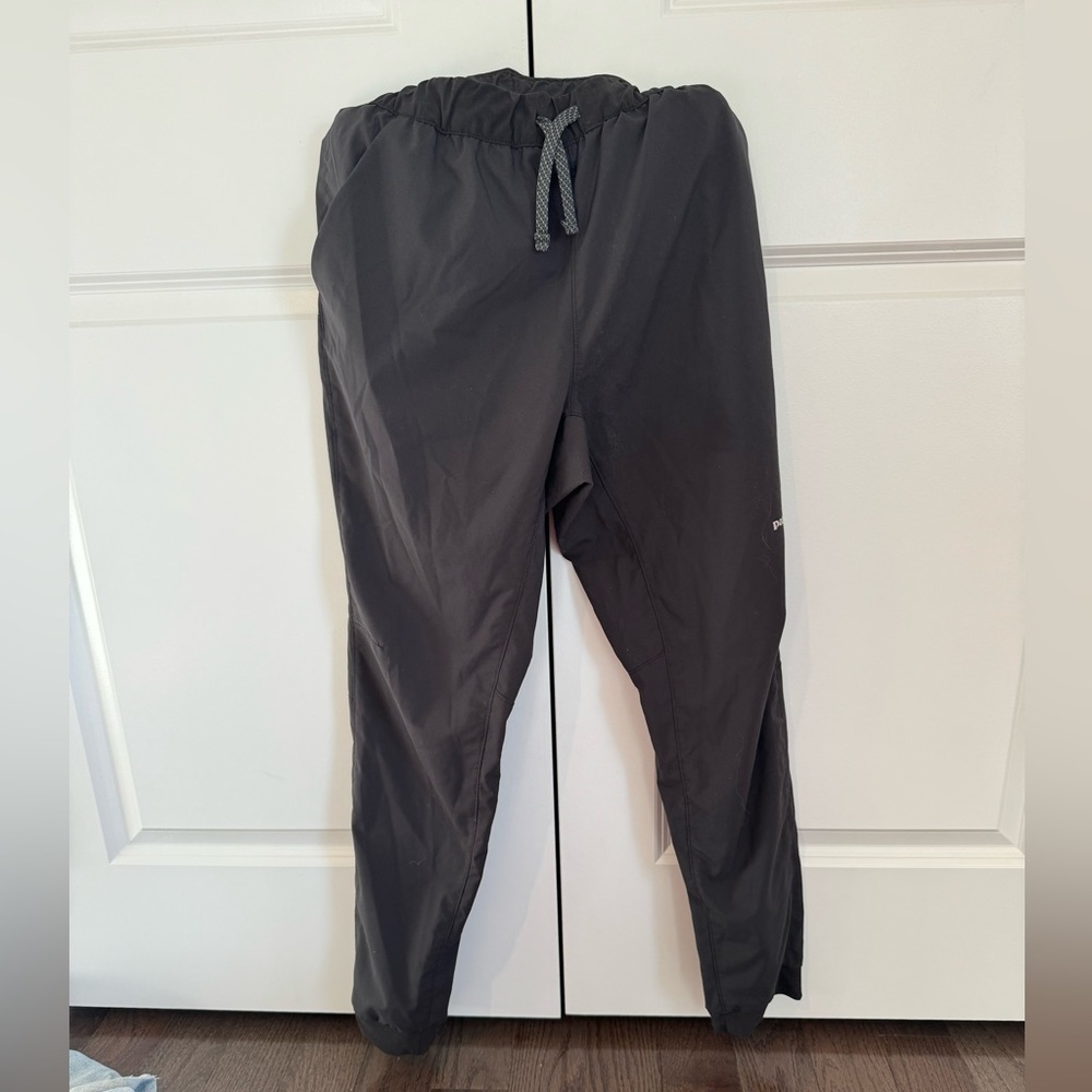Patagonia men’s size small jogger pants. Black. Thin material.